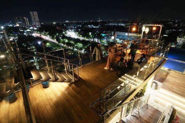 Tempat Kongkow Asik dengan Panorama Surabaya Tempat Kongkow Asik dengan Panorama Surabaya