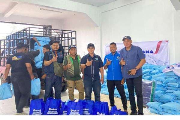 LAZ Gerakin Salurkan Bantuan Ribuan Paket Logistik ke Korban Banjir Aceh dan Sumut LAZ Gerakin Salurkan Bantuan Ribuan Paket Logistik ke Korban Banjir Aceh dan Sumut
