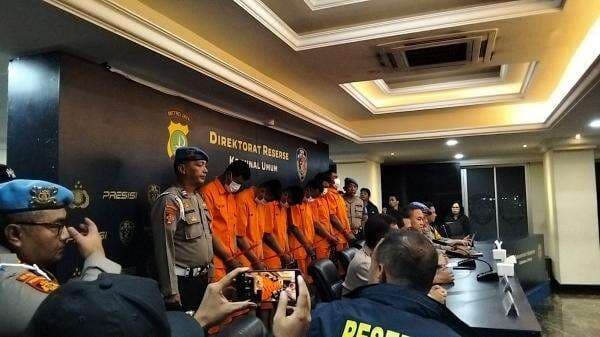 Breaking News! 6 Polisi Jadi Tersangka Pengeroyokan Matel hingga Tewas Breaking News! 6 Polisi Jadi Tersangka Pengeroyokan Matel hingga Tewas