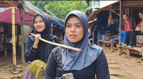 Liburan Nataru Seru! Wisatawan Berbondong-bondong Berburu Durian di Baduy Liburan Nataru Seru! Wisatawan Berbondong-bondong Berburu Durian di Baduy