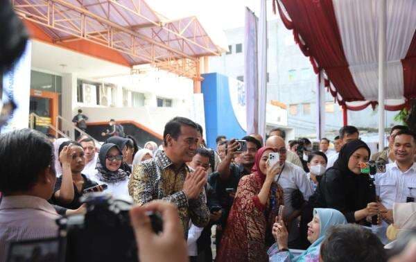 Salurkan 1,3 Juta Ton Beras SPHP, Mentan Amran: Harga Harus Terkendali Salurkan 1,3 Juta Ton Beras SPHP, Mentan Amran: Harga Harus Terkendali