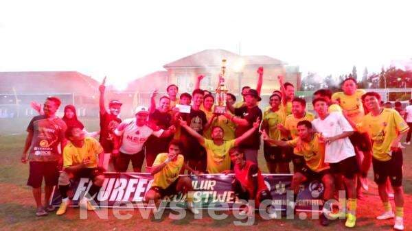 PS Roastwell Juara Turnamen Sepak Bola Sedulur Sumurpanggang Kota Tegal PS Roastwell Juara Turnamen Sepak Bola Sedulur Sumurpanggang Kota Tegal