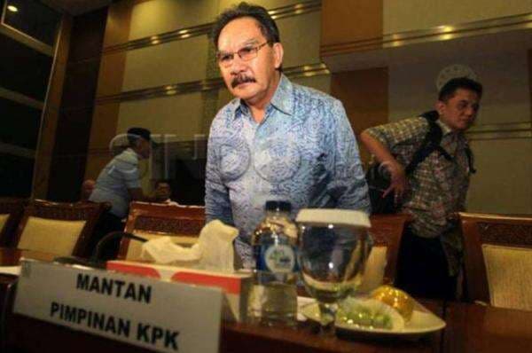 Jenazah Antasari Azhar Disalatkan di Masjid Asy-Syarif Tangsel Jenazah Antasari Azhar Disalatkan di Masjid Asy-Syarif Tangsel