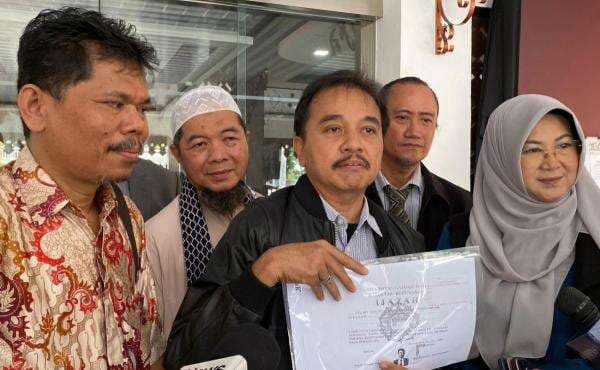 Ijazah Jokowi Harus Dipamerkan ke Roy Suryo Cs saat Sidang untuk Pembuktian Ijazah Jokowi Harus Dipamerkan ke Roy Suryo Cs saat Sidang untuk Pembuktian