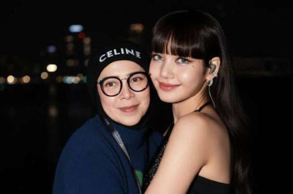 Viral Melly Goeslaw Posting Foto AI Peluk Lisa BLACKPINK, Bahas soal Basreng! Viral Melly Goeslaw Posting Foto AI Peluk Lisa BLACKPINK, Bahas soal Basreng!