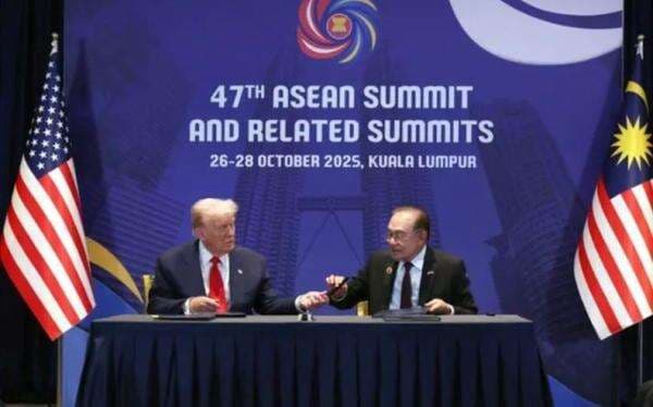 Mahathir Sebut Perjanjian Dagang Malaysia-AS yang Diteken Anwar-Trump Tidak Sah Mahathir Sebut Perjanjian Dagang Malaysia-AS yang Diteken Anwar-Trump Tidak Sah