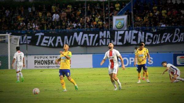 Sundulan Wilkson dan Gol Dicky Kurniawan Pastikan Kemenangan Gresik United Sundulan Wilkson dan Gol Dicky Kurniawan Pastikan Kemenangan Gresik United