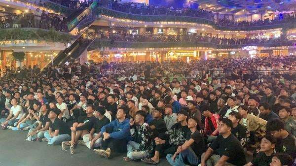 El Clasico Makin Seru! Ribuan Fans Padati Nobar Real Madrid Vs Barcelona Bareng Vision+ dan Indovision di Jakarta El Clasico Makin Seru! Ribuan Fans Padati Nobar Real Madrid Vs Barcelona Bareng Vision+ dan Indovision di Jakarta