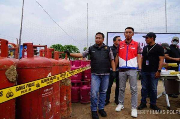 Bareskrim Bongkar Pengoplosan Gas Elpiji di Sukoharjo, Kerugian Negara Capai Rp5,4 Miliar Bareskrim Bongkar Pengoplosan Gas Elpiji di Sukoharjo, Kerugian Negara Capai Rp5,4 Miliar
