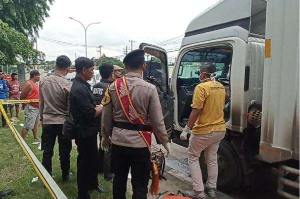Geger! Sopir Truk Ditemukan Tewas dalam Kendaraan di Kaliwungu Geger! Sopir Truk Ditemukan Tewas dalam Kendaraan di Kaliwungu