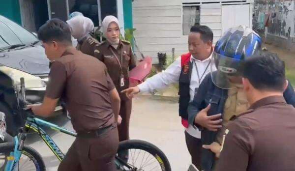 Kasi Pidsus Iwan Gustiawan Pimpin OTT Kepala Inspektorat dan Pejabat ULP Kota Baubau Kasi Pidsus Iwan Gustiawan Pimpin OTT Kepala Inspektorat dan Pejabat ULP Kota Baubau