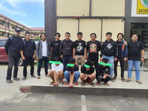 Teror Dini Hari di Gowa: 4 Pelaku Pengancaman Bersenjata Ditangkap, 6 Masih Buron Teror Dini Hari di Gowa: 4 Pelaku Pengancaman Bersenjata Ditangkap, 6 Masih Buron