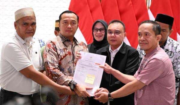 Jalan Panjang 2 Guru Luwu Utara 5 Tahun Menempuh Keadilan usai Dipecat Bantu Honorer Jalan Panjang 2 Guru Luwu Utara 5 Tahun Menempuh Keadilan usai Dipecat Bantu Honorer