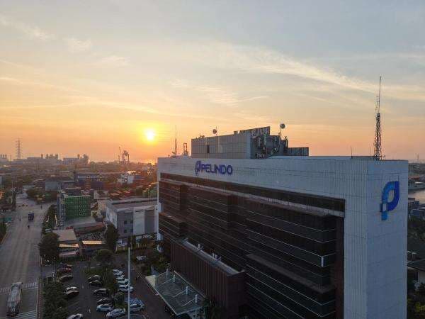 Lalu Lintas Padat, Pelindo Pastikan Operasional Pelabuhan Tanjung Priok Berjalan Normal Lalu Lintas Padat, Pelindo Pastikan Operasional Pelabuhan Tanjung Priok Berjalan Normal
