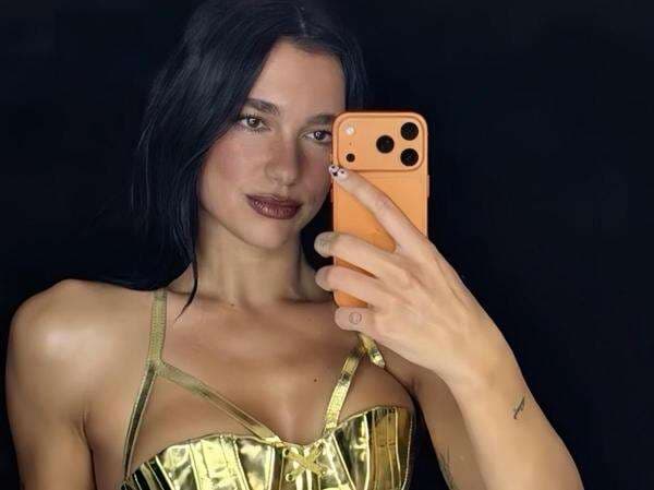 Viral Dua Lipa Jadi Artis Pertama Pemilik iPhone 17 Pro, Ini Faktanya! Viral Dua Lipa Jadi Artis Pertama Pemilik iPhone 17 Pro, Ini Faktanya!