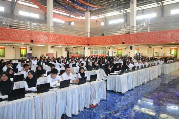 Ribuan Peserta Berbagi Formasi Ikuti Ujian PPPK, Ini Penekanan Bupati Sinjai Ribuan Peserta Berbagi Formasi Ikuti Ujian PPPK, Ini Penekanan Bupati Sinjai