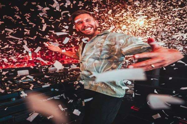 10 DJ Terkaya di Dunia 2025, Raja EDM dengan Kekayaan Fantastis hingga Triliunan Rupiah! 10 DJ Terkaya di Dunia 2025, Raja EDM dengan Kekayaan Fantastis hingga Triliunan Rupiah!