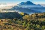 10 Gunung Terindah di Indonesia untuk Mendaki, Nomor 2 Punya Padang Edelweis 10 Gunung Terindah di Indonesia untuk Mendaki, Nomor 2 Punya Padang Edelweis