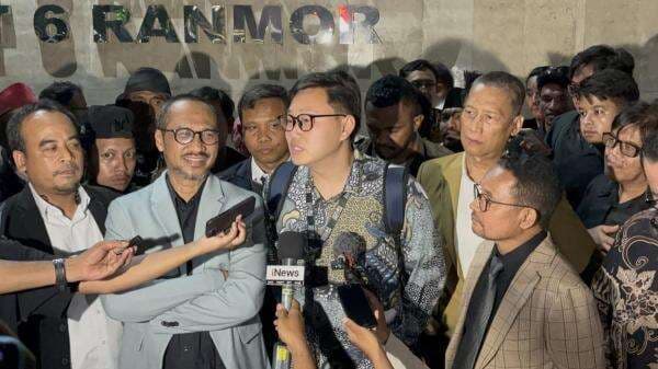 10 Jam Diperiksa soal Tudingan Ijazah Palsu Jokowi, Abraham Samad Dicecar 56 Pertanyaan 10 Jam Diperiksa soal Tudingan Ijazah Palsu Jokowi, Abraham Samad Dicecar 56 Pertanyaan