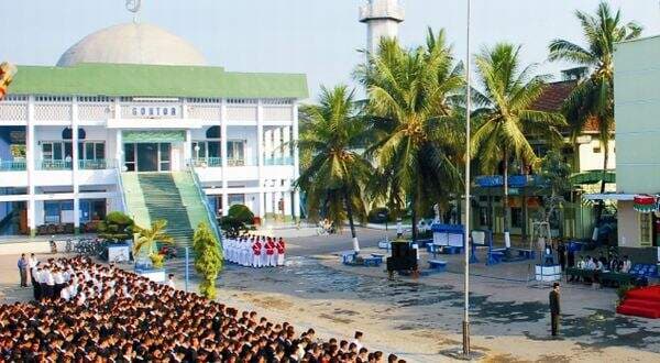 10 Ponpes Terbesar di Indonesia 10 Ponpes Terbesar di Indonesia