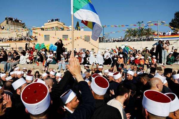 100 Orang Suku Druze Asal Suriah Kunjungi Israel, Ada Apa Gerangan? 100 Orang Suku Druze Asal Suriah Kunjungi Israel, Ada Apa Gerangan?