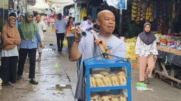 Apa Kabar Edwin Super Bejo? Presenter Kondang Era 1990-an Viral Jual Roti Pikul Apa Kabar Edwin Super Bejo? Presenter Kondang Era 1990-an Viral Jual Roti Pikul