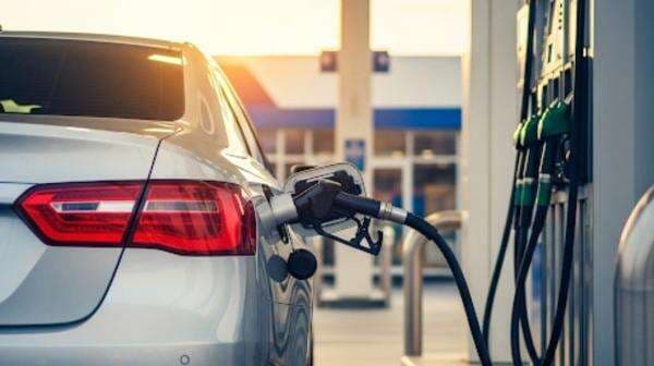 Suka Isi Bensin Full Tank, Ini Bahaya Tangki Bahan Bakar Terlalu Penuh Suka Isi Bensin Full Tank, Ini Bahaya Tangki Bahan Bakar Terlalu Penuh