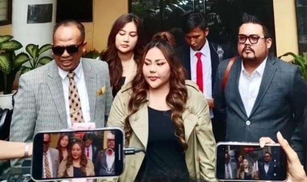 Video Syur Lisa Mariana Tersebar di Media Sosial, Pengacara: Dibuat Tanpa Sadar Video Syur Lisa Mariana Tersebar di Media Sosial, Pengacara: Dibuat Tanpa Sadar