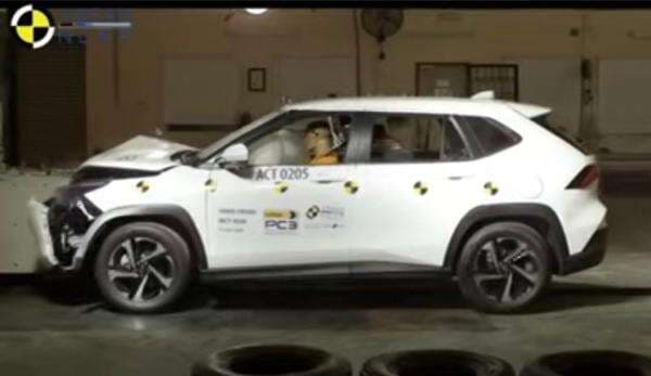 Diuji Tabrak, Toyota Yaris Cross Dapat Rating Bintang-5 ASEAN NCAP Diuji Tabrak, Toyota Yaris Cross Dapat Rating Bintang-5 ASEAN NCAP
