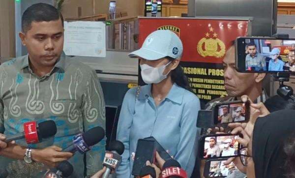 Ibunda Resbobb Siap Cium Kaki Minta Maaf, Azizah Salsha: Saya Maafkan, Proses Hukum Lanjut Ibunda Resbobb Siap Cium Kaki Minta Maaf, Azizah Salsha: Saya Maafkan, Proses Hukum Lanjut