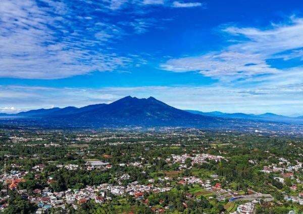 10 Kafe di Bogor dengan Pemandangan Gunung Salak, Menunya Ada yang Lokal Banget 10 Kafe di Bogor dengan Pemandangan Gunung Salak, Menunya Ada yang Lokal Banget