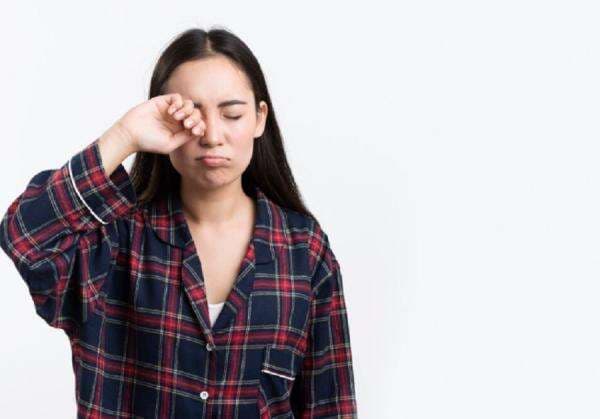 10 Kebiasaan Sehari-hari yang Bisa Merusak Mata! 10 Kebiasaan Sehari-hari yang Bisa Merusak Mata!