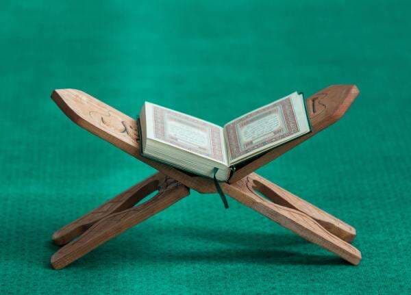 11 Contoh Bacaan Tajwid Iqlab di Dalam Juz 30 Alquran 11 Contoh Bacaan Tajwid Iqlab di Dalam Juz 30 Alquran