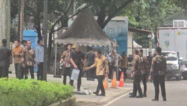 Prabowo Kumpulkan Kapolri, Panglima TNI hingga Fadli Zon di Kertanegara, Bahas Apa? Prabowo Kumpulkan Kapolri, Panglima TNI hingga Fadli Zon di Kertanegara, Bahas Apa?