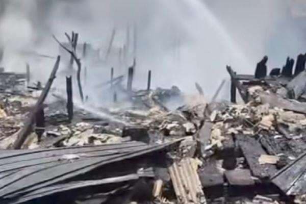 Kebakaran Permukiman Padat Tambora Hanguskan 5 Rumah, Kerugian Ditaksir Rp2 Miliar Kebakaran Permukiman Padat Tambora Hanguskan 5 Rumah, Kerugian Ditaksir Rp2 Miliar