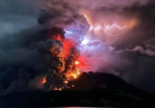 12 Ribu Warga Dievakuasi Usai Gunung Ruang Meletus, BNPB: Radius 7 Km Tak Ditempati!