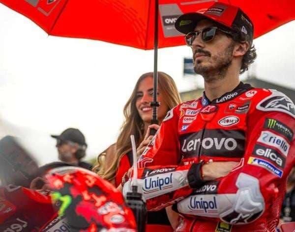 Komentar Berkelas Francesco Bagnaia Terkait Insiden Kehabisan Bensin di Kualifikasi MotoGP Valencia 2025 Komentar Berkelas Francesco Bagnaia Terkait Insiden Kehabisan Bensin di Kualifikasi MotoGP Valencia 2025
