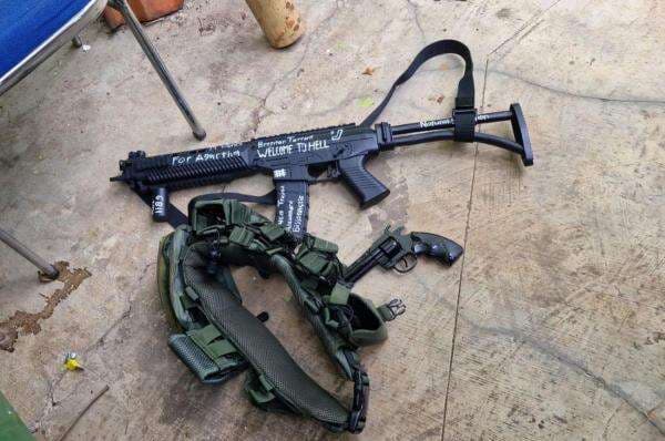 Penampakan dan Arti Tulisan “Welcome to Hell” pada Senjata Api di SMAN 72 Jakarta Penampakan dan Arti Tulisan “Welcome to Hell” pada Senjata Api di SMAN 72 Jakarta