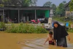  126 Rumah di Serang Banten Terendam Banjir Luapan Sungai Cibereum, Akses Utama Warga Terputus   