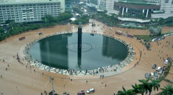 Peristiwa 1 Februari: Kilas Balik Banjir Besar Jakarta 2007 yang Tewaskan 80 Orang Peristiwa 1 Februari: Kilas Balik Banjir Besar Jakarta 2007 yang Tewaskan 80 Orang