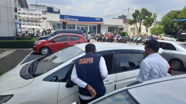 Polisi Selidiki Pelaku Pecah Kaca Mobil di Tasikmalaya, Rekaman CCTV Diperiksa Polisi Selidiki Pelaku Pecah Kaca Mobil di Tasikmalaya, Rekaman CCTV Diperiksa