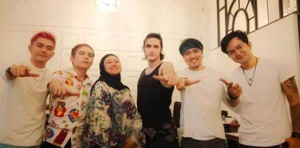 Sans Membawa Kejutan di Industri Musik dengan Lagu "Beda Rasa" Sans Membawa Kejutan di Industri Musik dengan Lagu "Beda Rasa"