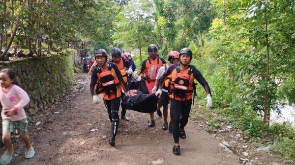 Tim SAR Gabungan Temukan Jenazah Bocah 8 Tahun Tim SAR Gabungan Temukan Jenazah Bocah 8 Tahun
