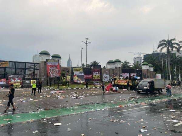 13 Pedemo yang Ditangkap Polisi Bawa Petasan hingga Lempar Batu ke Mobil di Jalan Tol 13 Pedemo yang Ditangkap Polisi Bawa Petasan hingga Lempar Batu ke Mobil di Jalan Tol