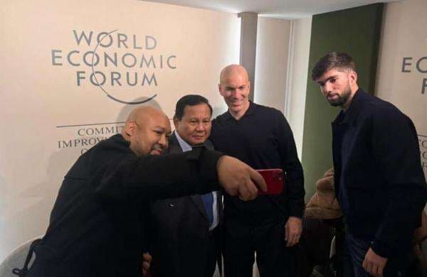 Momen Prabowo dan Didit Foto Bareng Zinedine Zidane di Davos Swiss Momen Prabowo dan Didit Foto Bareng Zinedine Zidane di Davos Swiss