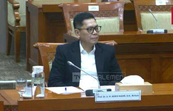 Komisi III Sepakati Adies Kadir Jadi Calon Hakim MK Usulan DPR Komisi III Sepakati Adies Kadir Jadi Calon Hakim MK Usulan DPR