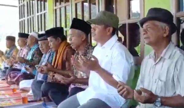 Awali Tahun Baru 2026, Warga Padang Pariaman Gelar Doa Tolak Bala Dijauhkan Bencana Awali Tahun Baru 2026, Warga Padang Pariaman Gelar Doa Tolak Bala Dijauhkan Bencana