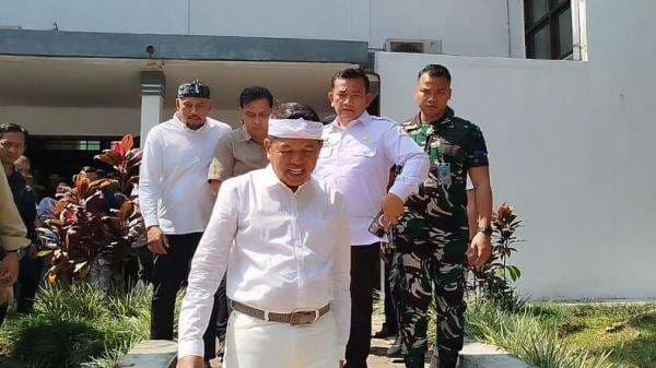 Pesta Sesama Jenis di Karawang, Gubernur Jabar Harap Barak Militer Jadi Solusi Kaum Gay Pesta Sesama Jenis di Karawang, Gubernur Jabar Harap Barak Militer Jadi Solusi Kaum Gay