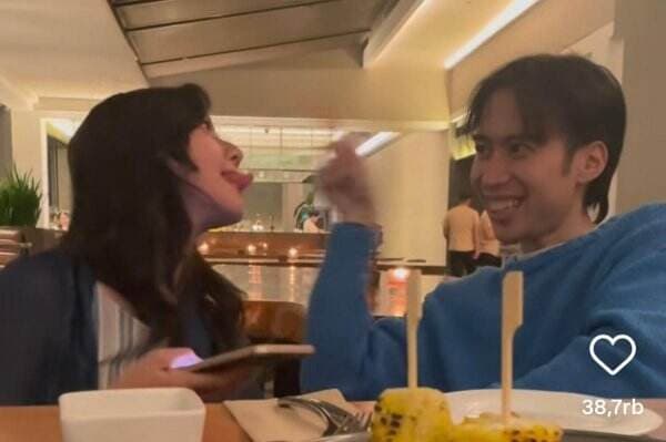 Vidi Aldiano Terlihat Makin Kurus saat Bersama Sheila Dara, Netizen Beri Semangat: Semoga Sehat Terus Vidi Aldiano Terlihat Makin Kurus saat Bersama Sheila Dara, Netizen Beri Semangat: Semoga Sehat Terus