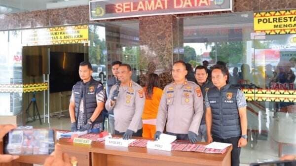 Polisi Ungkap Kasus Penipuan Berkedok Pinjaman Uang di Lampung, 450 Warga Jadi Korban Polisi Ungkap Kasus Penipuan Berkedok Pinjaman Uang di Lampung, 450 Warga Jadi Korban